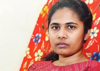 വയനാട്-ഉരുൾപൊട്ടലിൽ-ഉറ്റവരെയും-ഉടയവരെയും-നഷ്ടപ്പെട്ട-ശ്രുതി-ഇന്ന്-ജോലിയിൽ-പ്രവേശിക്കും;-വയനാട്-കളക്ടറേറ്റിൽ-തന്നെയാണ്-നിയമനം