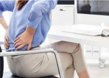 ജോലി-സ്ഥലത്ത്-ദീര്‍ഘനേരം-ഇരിക്കുന്നതും-നില്‍ക്കുന്നതും-നല്ലതല്ല;-ഇടവിട്ട്-നടക്കണമെന്ന്-പഠനം