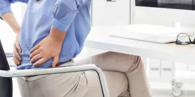 ജോലി-സ്ഥലത്ത്-ദീര്‍ഘനേരം-ഇരിക്കുന്നതും-നില്‍ക്കുന്നതും-നല്ലതല്ല;-ഇടവിട്ട്-നടക്കണമെന്ന്-പഠനം