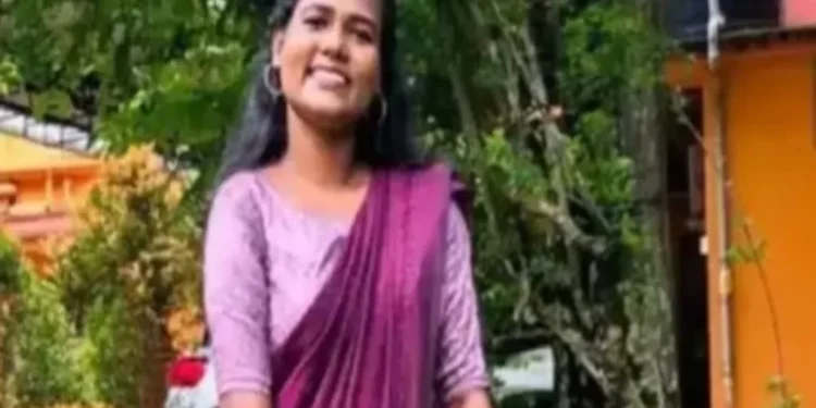 പത്തനംതിട്ടയിലെ-അമ്മു-സജീവന്റെ-മരണം;-കോളജ്-പ്രിൻസിപ്പാളെ-സ്ഥലം-മാറ്റി,-പ്രതികളായ-3-വിദ്യാർത്ഥിനികൾക്ക്-സസ്പെൻഷൻ