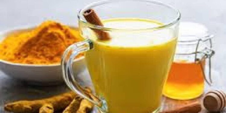 പാലില്‍-മഞ്ഞള്‍-ചേര്‍ത്ത്-കുടിച്ചാലോ?-ആന്റിഓക്‌സിഡന്റുകളാല്‍-സമ്പന്നം