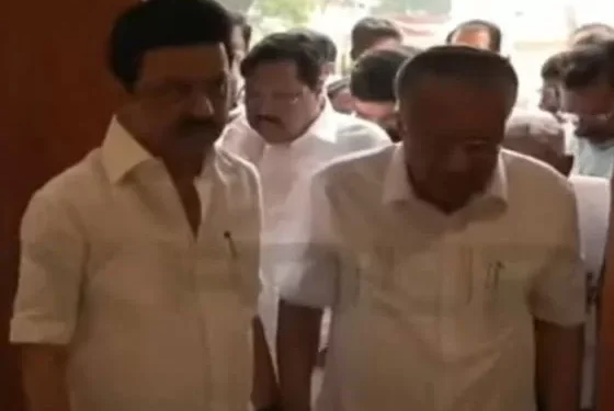 വൈക്കത്തെ-തന്തൈ-പെരിയാർ-സ്മാരകം-മുഖ്യമന്ത്രിമാർ-ഉദ്ഘാടനം-ചെയ്തു