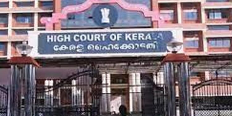 കരുവന്നൂര്-ബാങ്ക്-തട്ടിപ്പ്-:-കുറ്റാരോപിതരുടെ-മുഴുവന്-സ്വത്തുക്കളും-കണ്ടുകെട്ടരുതെന്ന്-ഹൈക്കോടതി