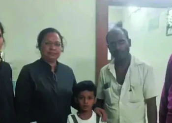 മുംബൈ-ബോട്ടപകടം;-മലയാളി-കുടുംബം-സുരക്ഷിതർ,-ആറ്-വയസുകാരനെ-മാതാപിതാക്കൾക്കൊപ്പം-വിട്ടയച്ചു