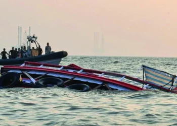 മുംബൈ-ബോട്ടപകടം;-മലയാളി-കുടുംബവും-ഉൾപ്പെട്ടതായി-സൂചന,-പരിക്കേറ്റ-ആറു-വയസുകാരൻ-ചികിത്സയിൽ,-മാതാപിതാക്കൾക്കായി-തെരച്ചിൽ