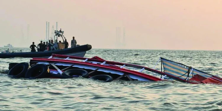 മുംബൈ-ബോട്ടപകടം;-മലയാളി-കുടുംബവും-ഉൾപ്പെട്ടതായി-സൂചന,-പരിക്കേറ്റ-ആറു-വയസുകാരൻ-ചികിത്സയിൽ,-മാതാപിതാക്കൾക്കായി-തെരച്ചിൽ