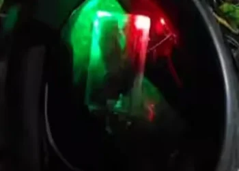 കാക്കനാട്-ഹോട്ടലിന്-മുന്നില്-കണ്ടെത്തിയ-ഇലക്ട്രോണിക്-ഉപകരണം;-വിദ്യാര്ത്ഥികള്-പഠനാവശ്യത്തിനായി-ഉണ്ടാക്കിയതെന്ന്-പൊലീസ്