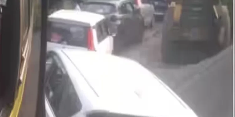 വേണ്ട-ക്രമീകരണം-നടത്താതെ-ടാറിംഗ്;-ആനമല-അന്തര്‍സംസ്ഥാന-പാതയില്‍-യാത്രക്കാര്‍-ദുരിതത്തിലായി