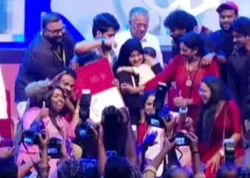 29ാമത്-കേരള-രാജ്യാന്തര-ചലച്ചിത്രമേളക്ക്-കൊടിയിറക്കം,-സുവര്ണചകോരം-നേടി-മലു,-ഫെമിനിച്ചി-ഫാത്തിമയ്ക്കും-പുരസ്കാരങ്ങള്