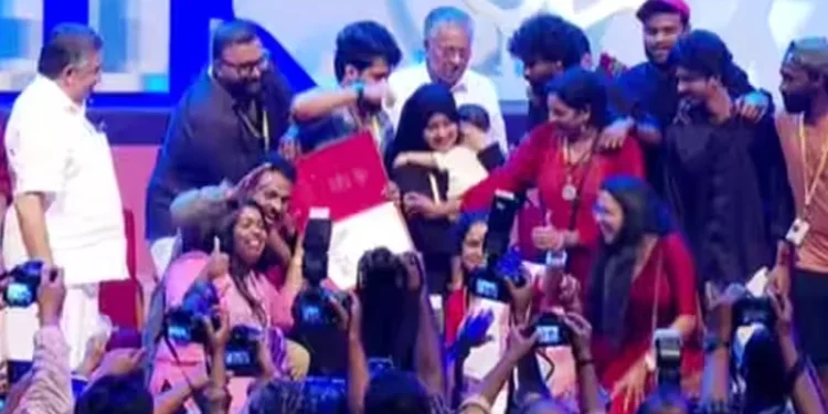 29ാമത്-കേരള-രാജ്യാന്തര-ചലച്ചിത്രമേളക്ക്-കൊടിയിറക്കം,-സുവര്‍ണചകോരം-നേടി-മലു,-ഫെമിനിച്ചി-ഫാത്തിമയ്‌ക്കും-പുരസ്‌കാരങ്ങള്‍