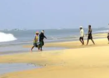 സൗന്ദര്യം-നശിച്ച്-ചാവക്കാട്-ബീച്ച്;-വെള്ളക്കെട്ടിനു-പിന്നില്‍-അശാസ്ത്രീയ-നിര്‍മിതികളെന്ന്-നാട്ടുകാര്‍