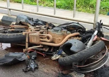 അമിത-വേഗത്തിൽ-എത്തിയ-ബൈക്ക്-ലോറിയിൽ-ഇടിച്ച്-കയറി-:-രണ്ട്-യുവാക്കൾക്ക്-ദാരുണാന്ത്യം