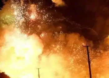 കോഴിക്കോട്-പ്ലൈവുഡ്-കടയിൽ-തീപിടുത്തം-:-ലക്ഷങ്ങളുടെ-നഷ്ടമെന്ന്-കടയുടമ