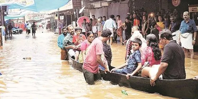 പ്രളയ-ബാധിതര്‍ക്ക്-സംസ്ഥാന-സര്‍ക്കാര്‍-പ്രഹരം:-ദുരിതാശ്വാസ-ഫണ്ട്-കൈപ്പറ്റിയവര്‍-10,000-രൂപ-തിരിച്ചടയ്‌ക്കാന്‍-നോട്ടീസ്