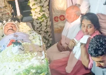 പെയ്‌തൊഴിയില്ല-ഇവരുടെ-സങ്കടം…