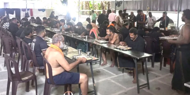 ഒരു-ലക്ഷം-പേര്ക്ക്-അന്നദാനം-നല്കി-ചെങ്ങന്നൂര്-അയ്യപ്പ-സേവാ-കേന്ദ്രം