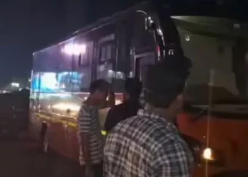 വടകരയില്‍-റോഡരികില്‍-നിര്‍ത്തിയിട്ട-കാരവനില്‍-2-മൃതദേഹങ്ങള്‍