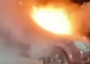 ഓടിക്കൊണ്ടിരുന്ന-കാറിന്-തീപിടിച്ചു