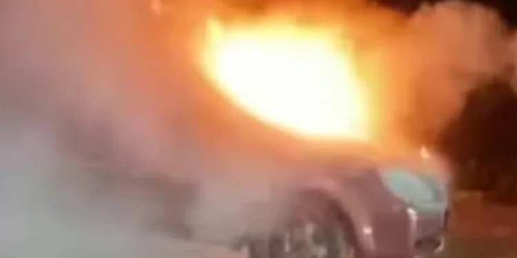 ഓടിക്കൊണ്ടിരുന്ന-കാറിന്-തീപിടിച്ചു