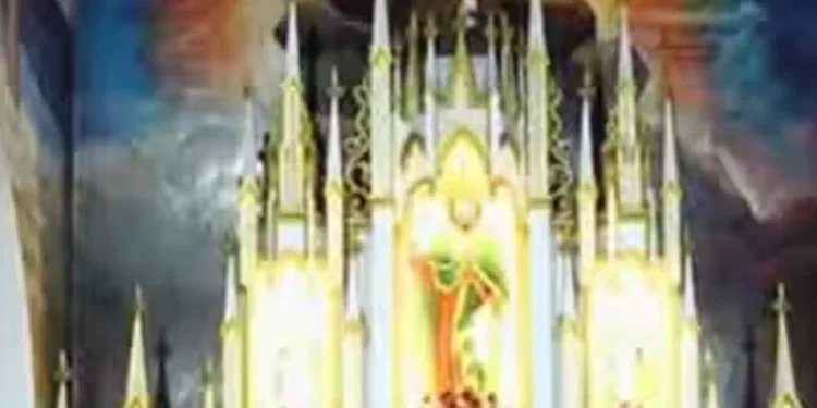 അത്യാഹ്ലാദത്തോടെയും-പ്രാര്‍ത്ഥനകളോടെയും-തിരുപ്പിറവിയെ-വരവേറ്റ്-ലോകം,-വത്തിക്കാനില്‍-25-വര്‍ഷത്തിലൊരിക്കല്‍-തുറക്കുന്ന-വിശുദ്ധ-വാതില്‍-തുറന്നു