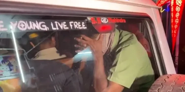 കൊച്ചിയിൽ-അനാശാസ്യ-കേന്ദ്രത്തിന്റെ-നടത്തിപ്പിൽ-പങ്ക്:-രണ്ട്-പൊലീസുകാർ-അറസ്റ്റിൽ