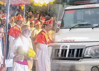 ‘സകലതും-തൂക്കിയെടുത്ത്-എറിയും’…-ചാവക്കാട്-പാലയൂര്‍-പള്ളിയിലെ-ക്രിസ്മസ്-ആഘോഷം-പൊലീസ്-മുടക്കിയെന്ന്-പരാതി,-സുരേഷ്-ഗോപി-പറഞ്ഞിട്ടും-രക്ഷയില്ല