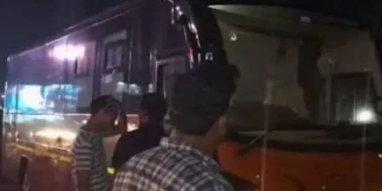 കാരവൻ-നിർത്തിയ-ശേഷം-എ-സി-ഓണാക്കിയിട്ടു;-മരണം-കാര്‍ബണ്‍-മോണോക്സൈഡ്-ശ്വസിച്ചതുമൂലമെന്ന്-പോസ്റ്റ്‌മോര്‍ട്ടം-നിഗമനം