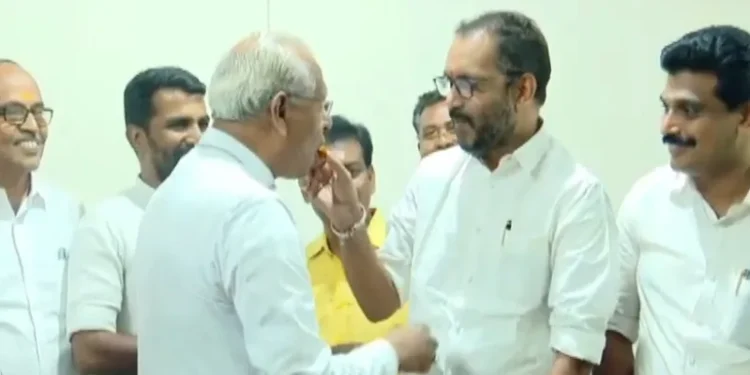 ക്രിസ്തുമസ്-ദിനത്തില്‍-തൃശൂര്‍-അതിരൂപതാ-ആസ്ഥാനം-സന്ദര്‍ശിച്ച്-കെ-സുരേന്ദ്രന്‍,-തൃശൂര്‍-മേയറെയും-വീട്ടിലെത്തി-കണ്ടു,-സ്‌നേഹസന്ദേശം-കൈമാറി