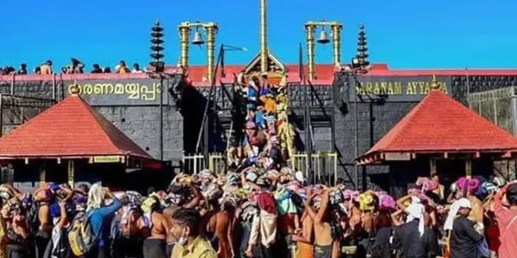 അയ്യന്-തങ്കഅങ്കി-ചാര്‍ത്തി-ദീപാരാധന