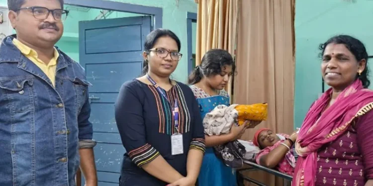 ആനയുടേയും-കാട്ടുപോത്തിന്റേയും-ഇടയില്-അമ്മയുടേയും-കുഞ്ഞിന്റേയും-ജീവനും-കാത്ത്-2-മണിക്കൂര്; ക്രിസ്തുമസ്-രാത്രിയില്-മാതൃകയായി-ആരോഗ്യ-പ്രവര്ത്തകര്