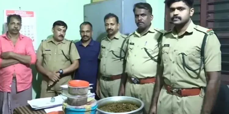 നിലമ്പൂരില്-കാട്ടിറച്ചിയുമായി-അച്ഛനും-മകനും-പിടിയില്