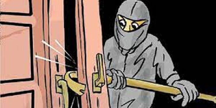 തൃശൂരില്-വീട്-കുത്തിതുറന്ന്-35-പവന്-സ്വര്ണം-കവര്ന്നു