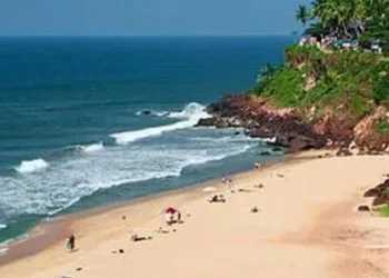 പാപനാശം-ബീച്ചില്-തിരയില്പ്പെട്ട-16-കാരന്-ലൈഫ്-ഗാര്ഡുകള്-രക്ഷകരായി