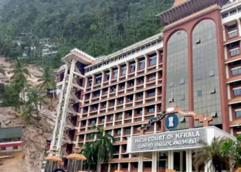 വയനാട്-പുനരധിവാസം;-നഷ്ടപരിഹാരം-നൽകി-ഭൂമി-എറ്റെടുക്കാം,-എസ്റ്റേറ്റ്-ഉടമകളുടെ-ഹർജി-തള്ളി-ഹൈക്കോടതി