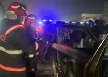 തിരുവനന്തപുരത്ത്-ദമ്പതിമാര്‍-സഞ്ചരിച്ചിരുന്ന-കാറിന്-തീ-പിടിച്ചു