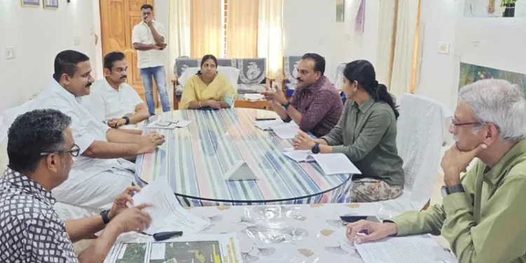 പക്ഷി-സങ്കേതത്തിന്റെ-അതിര്‍ത്തി-പുനര്‍നിര്‍ണയം;-കേന്ദ്ര-വിദഗ്ധ-സമിതി-തട്ടേക്കാട്-സന്ദര്‍ശിച്ചു