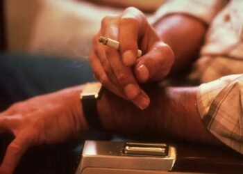 വിമാനത്തിന്റെ-ശുചിമുറിയിൽ-വച്ച്-സിഗരറ്റ്-വലിച്ചു;-കണ്ണൂർ-സ്വദേശി-പിടിയിൽ,-സംഭവം-അബുദാബി-മുംബൈ-ഇൻഡിഗോ-വിമാനത്തിൽ