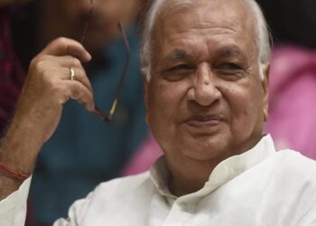 ഗവർണർ-ആരിഫ്-മുഹമ്മദ്-ഖാന്-യാത്രയയപ്പ്-നൽകേണ്ടെന്ന്-സർക്കാർ;-തീരുമാനം-ഭിന്നത-കണക്കിലെടുത്ത്,-പുതിയ-ഗവർണർ-ജനുവരി-ഒന്നിനെത്തും