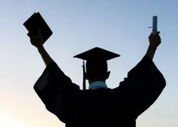 സര്‍വകലാശാലകളിലെ-ലാസ്റ്റ്-ഗ്രേഡ്-നിയമനം:-ബിരുദധാരികള്‍-അര്‍ഹരല്ലെന്ന-വ്യവസ്ഥ-ഹൈക്കോടതി-റദ്ദാക്കി