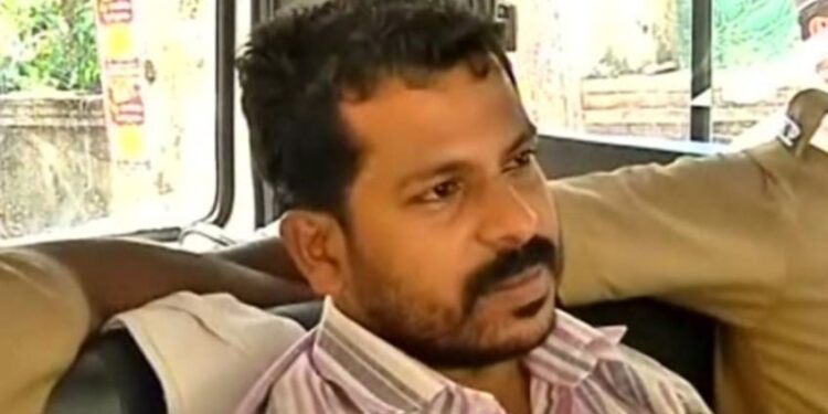 കൊടി-സുനി-പുറത്തിറങ്ങി-:-അമ്മക്ക്-കാണാൻ-വേണ്ടി-പരോൾ-ലഭിച്ചത്-മുപ്പത്-ദിവസം-:-വിമർശിച്ച്-കെ-കെ-രമ 