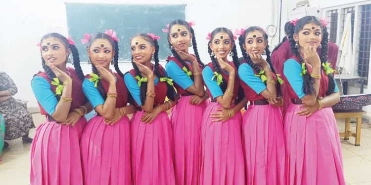 കലോത്സവ-ഉദ്ഘാടനത്തിന്-ദുരന്തഭൂമിയില്‍-നിന്ന്-വെള്ളാര്‍മലയും