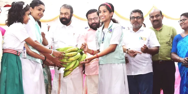 കലവറ-ഉണര്‍ന്നു,-മൂന്നിന്-പാലുകാച്ചല്‍-രുചിക്കൂട്ടുമായി-പഴയിടം-തയ്യാര്‍