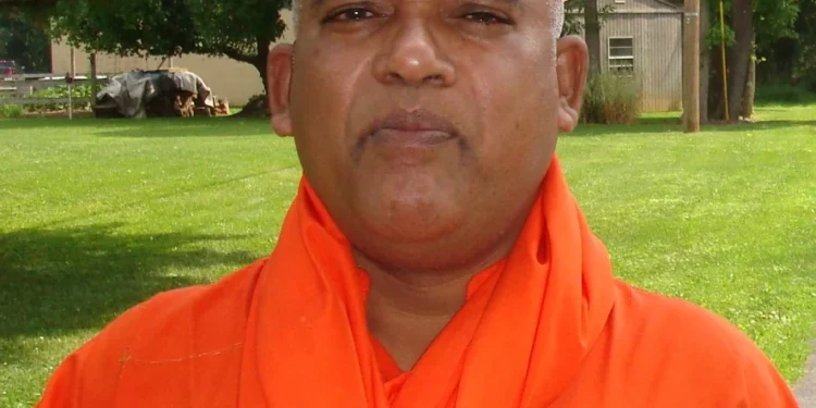 മേല്‍വസ്ത്രം-അഴിച്ച്-ക്ഷേത്രത്തില്‍-കയറണമെന്ന-അനാചാരം-തിരുത്തണം:-സ്വാമി-സച്ചിദാനന്ദ,-പിന്തുണച്ച്-മുഖ്യമന്ത്രി