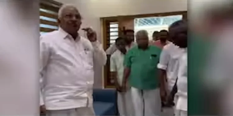 ബിജെപി-പ്രവര്‍ത്തകന്‍-വടക്കുമ്പാട്-നിഖില്‍-വധക്കേസ്;-ഒന്നാം-പ്രതിയുടെ-ഗൃഹപ്രവേശന-ചടങ്ങില്‍-സി-പി-എം-നേതാക്കള്‍