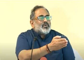 സൈനികോദ്യോഗസ്ഥനെ-ആക്രമിച്ചവരെ-പ്രോസിക്യൂട്ട്-ചെയ്യണം:-രാജീവ്-ചന്ദ്രശേഖര്