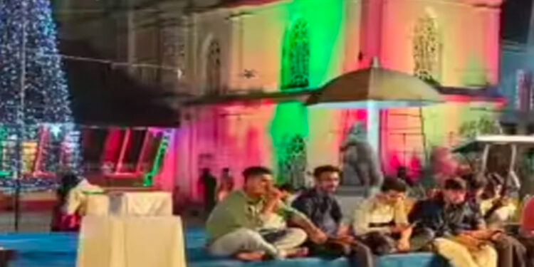 പാലയൂര്‍ സെന്റ് തോമസ് പള്ളിയില്‍ കരോള്‍ ഗാനാലാപനം തടസപ്പെടുത്തിയ എസ്.ഐ അവധിയില്‍