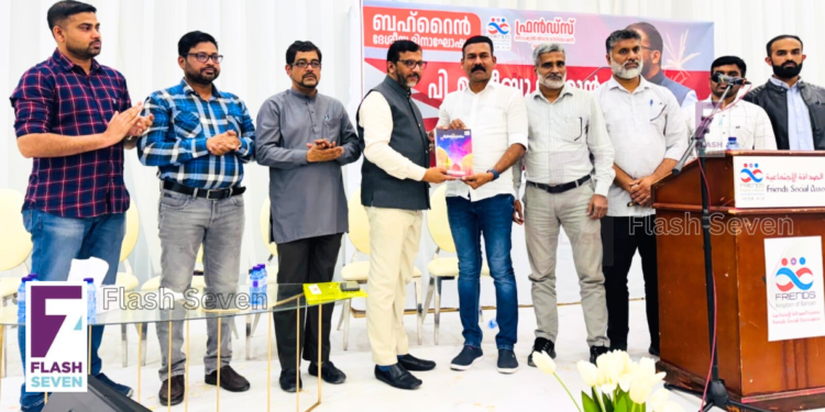 പ്രബോധനം" വാരികയുടെ വിശേഷാൽ പതിപ്പ്, ജമാഅത്തേ ഇസ്ലാമി അദ്ധ്യക്ഷൻ മുജീബ് റഹ്‌മാൻ കെ.എം.സി.സി ജനറൽ സെക്രട്ടറി ശംസുദ്ധീൻ വെള്ളികുളങ്ങരക്ക് നൽകി പ്രകാശനം ചെയ്യുന്നു