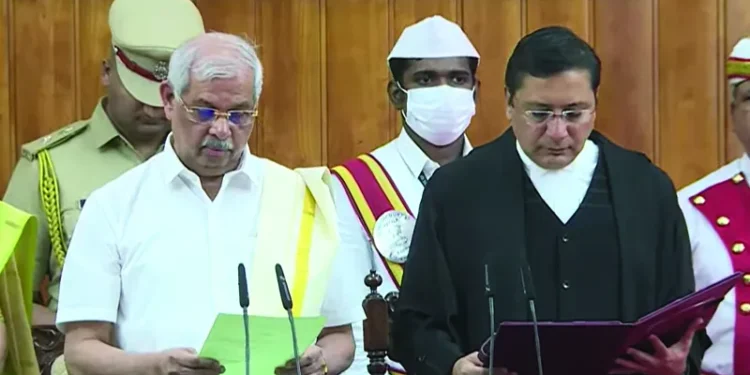 രാജേന്ദ്ര-വിശ്വനാഥ്-ആര്ലേക്കര്-കേരള-ഗവർണർ;-സത്യപ്രതിജ്ഞ-ചെയ്ത്-ചുമതലയേറ്റു