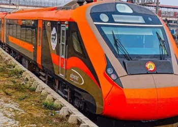 തിരുവനന്തപുരം-കാസര്കോട്-വന്ദേഭാരത്-എക്സ്പ്രസിന്-ഇനി-20-കോച്ചുകൾ;-നിലവിലെ16-കോച്ചുകളുള്ള-ട്രെയിന്-ദക്ഷിണ-റെയില്വേയില്-നിലനിർത്തും