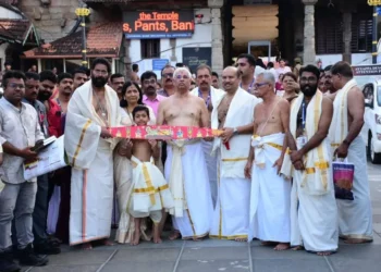 ഗവര്ണര്-രാജേന്ദ്ര-വിശ്വനാഥ്-അര്ലേകര്-ശ്രീ-പത്മനാഭ-സ്വാമി-ക്ഷേത്രത്തില്-ദര്ശനം-നടത്തി